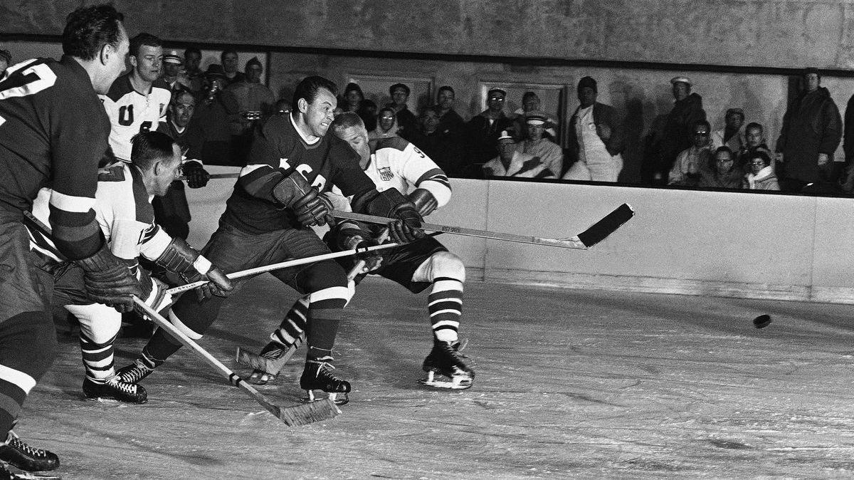 Podraz od Sovětů. Hokejisté přišli o medaili kvůli kyslíkovým maskám